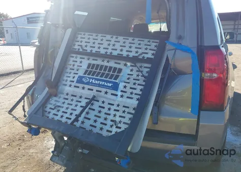 2019 Chevrolet Tahoe Lt z USA, uszkodzony, nr VIN 1GNSCBKC2KR365482